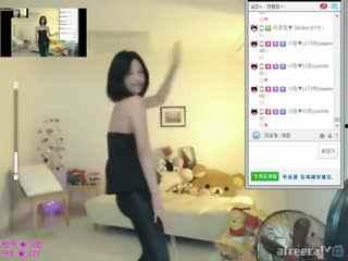 韩国34e女主播,性感魅力与网络人气并存